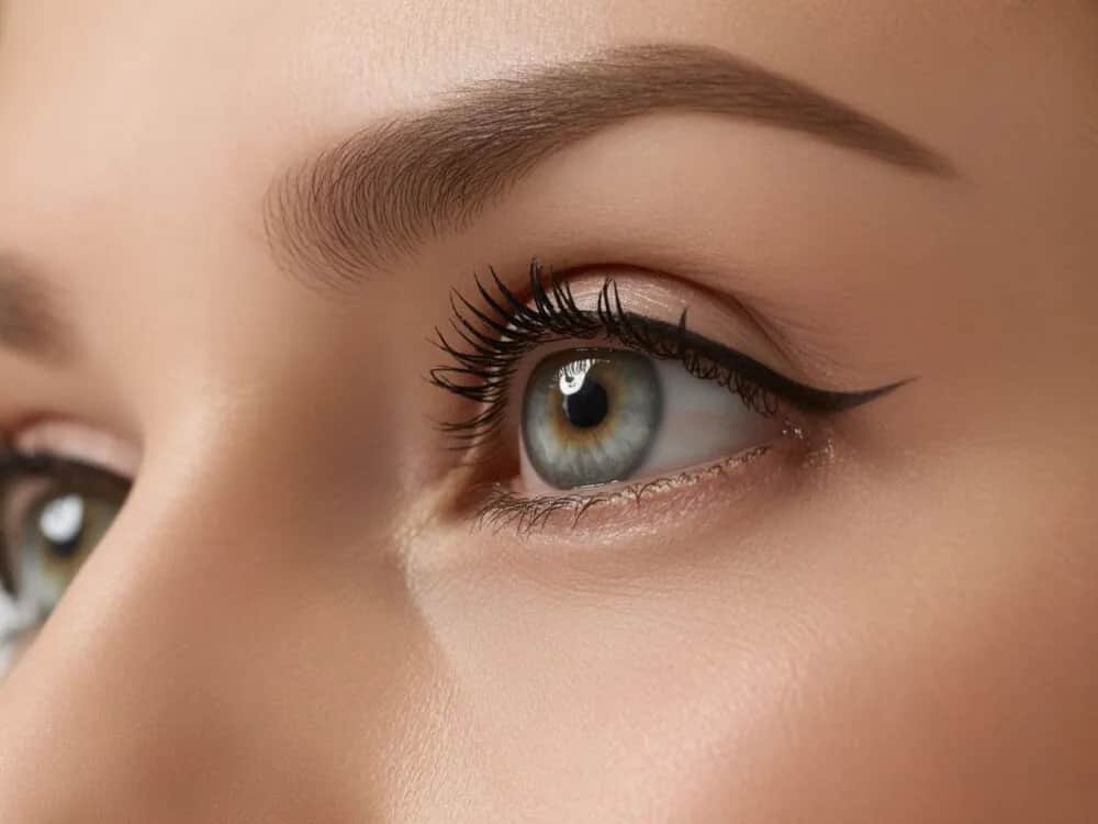 Pogrubienie rzęs: Skuteczne metody i triki dla efektu WOW